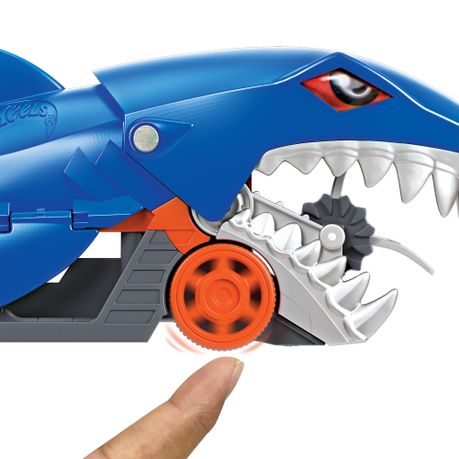 Hot Wheels Shark Chomp Transporter Playset with One 1:64 Scale Car