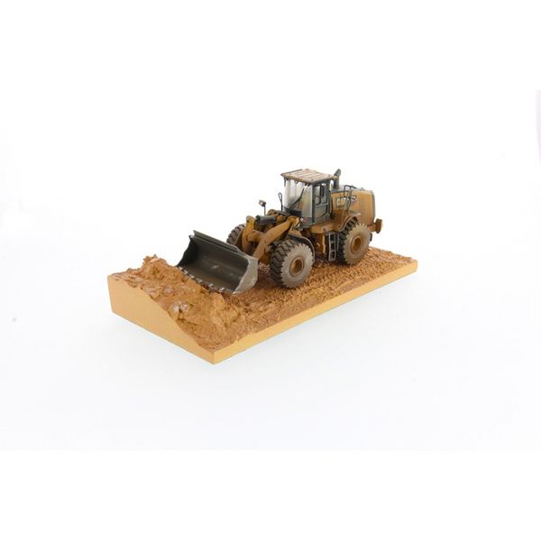 Diecast Masters-1/50 CAT 966M - Weathered Medium Wheel Loader