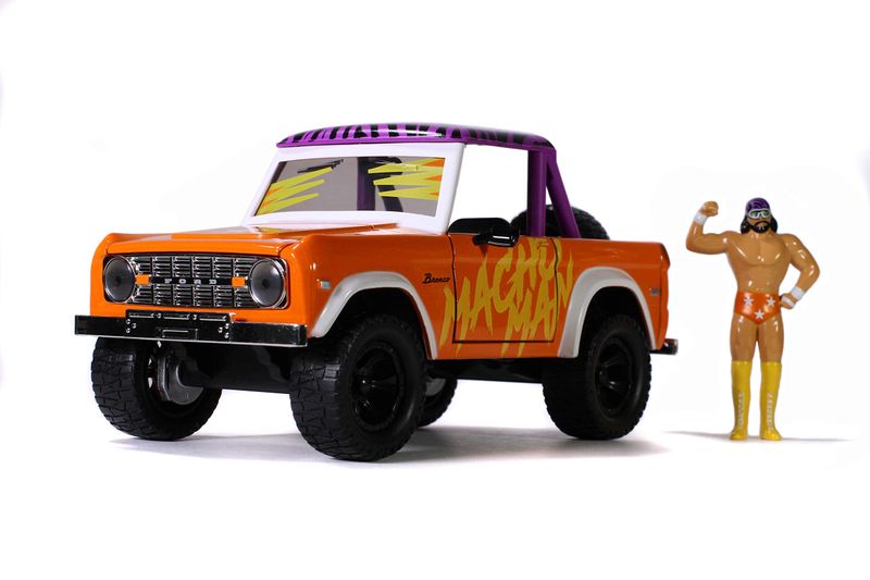 Jada -1973 Ford Bronco Pickup Truck with Macho Man-1/24