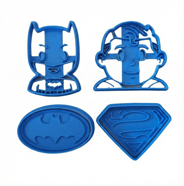 Batman vs Superman Cookie Cutters &amp; Stamps Set - 6cm