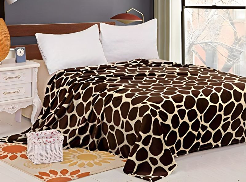 Queen Giraffe Print - Luxuriously Soft and Warm Fleece Blanket