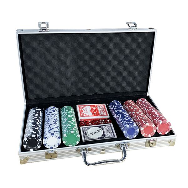300 Pieces Royal Flush Poker Chip Set in Aluminum Case