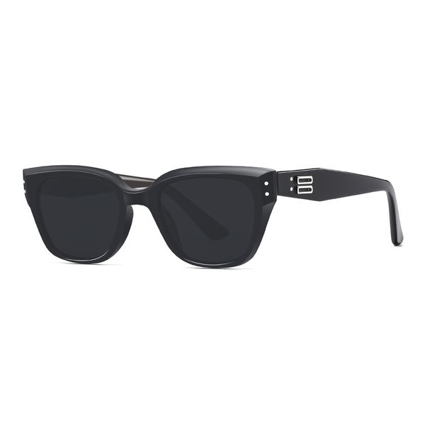 Black Retro European-American Style Sunglasses for Round-Square Faces