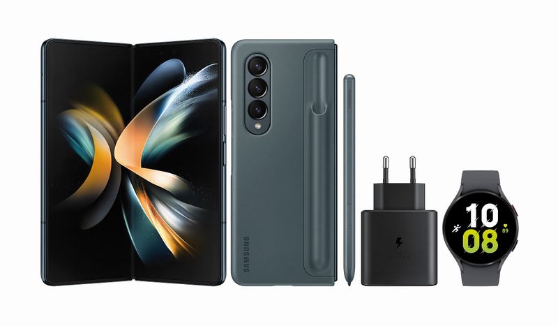 Samsung Galaxy Z Fold4 256GB - Phantom Black + Watch 5 44mm Grey + Accessory Pack