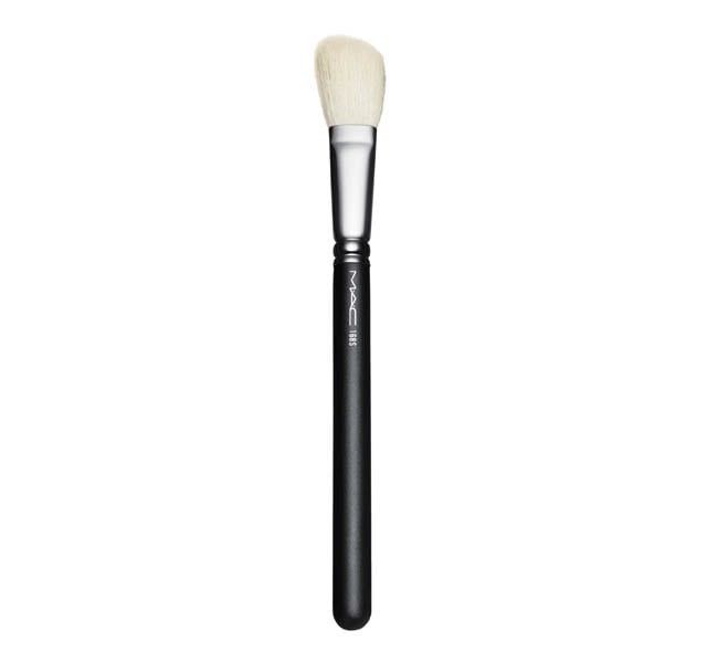 MAC 168s Large Angeld Contour Face Brush