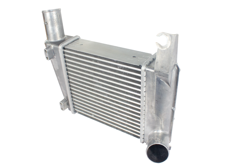 Top Mount Intercooler Compatible with Nissan Np300 2.5 Tdi Yd25 8v 2008-