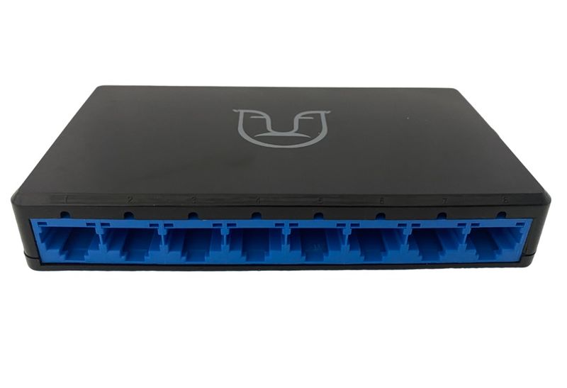Alfa 8-Port Switch S880 with 10/100/1000 Mbps capabilities