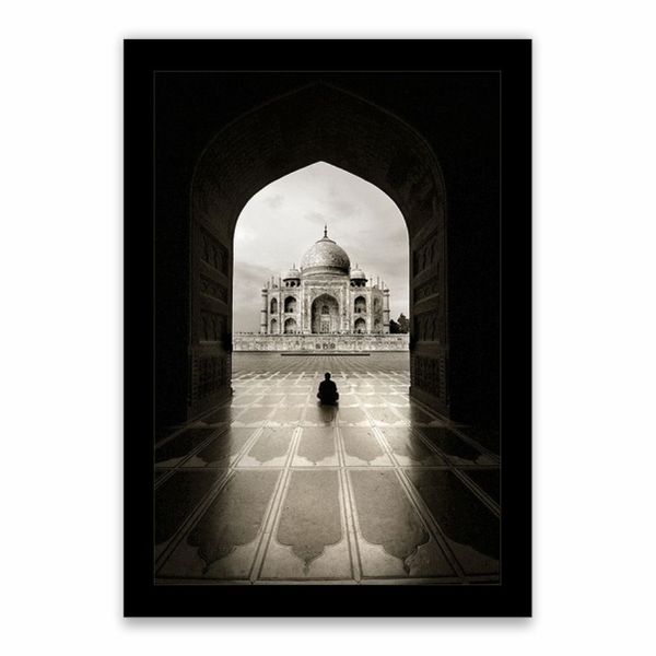 Man Praying At Taj Mahal Poster - A1