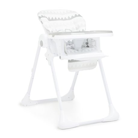 High chair with clearance wheels