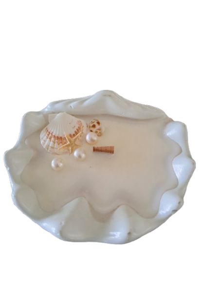 Coastal Charm Shell Candle. Soy Wax - Vanilla Scent - 16cm