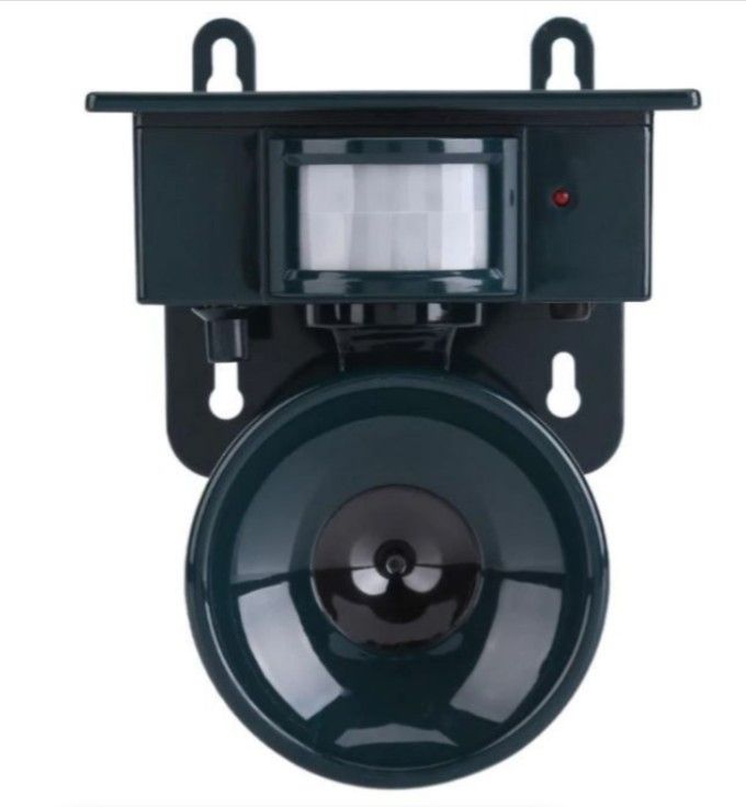 Solar Pest Repeller With PIR Motion Sensor