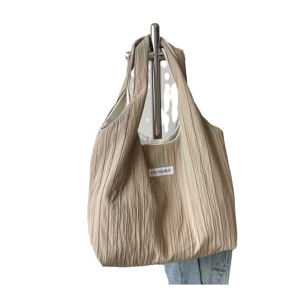 Large capacity handbags, shoulder bags, tote bags