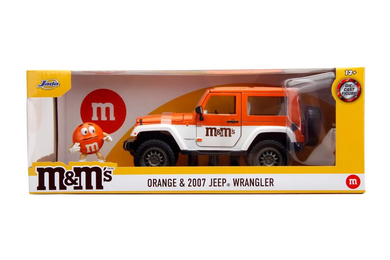 Jada M&amp;M's Orange 2007 Jeep Wrangler 1:24 with Figure