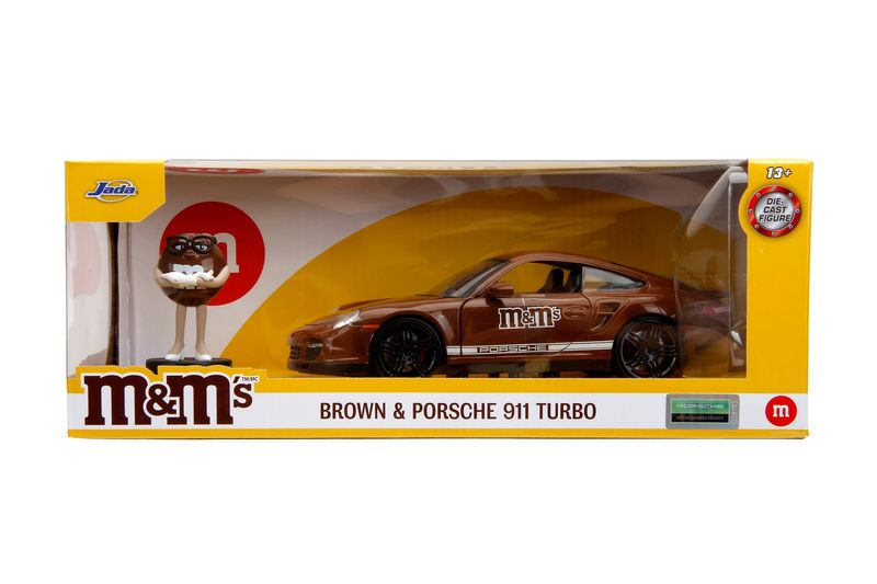 Jada M&amp;M's 2007 Porsche 911 1:24 with Figure