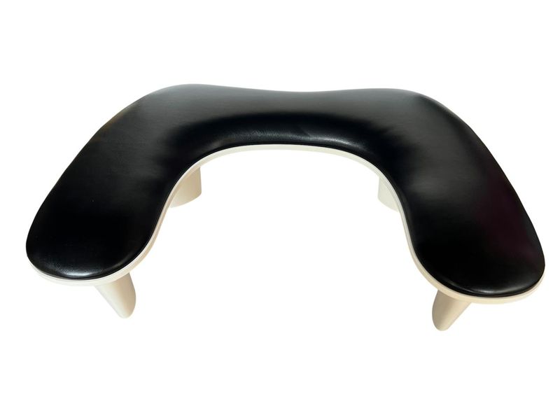 U shaped arm rest/cushion for nails