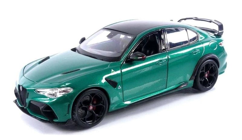 Bburago 1/18 Alfa Romeo Giulia GTAm - Green - 26cm Long