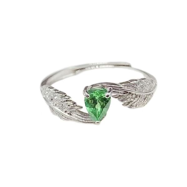 Teardrop Shaped Jewelry Ring Inlaid With Tsavorite Leaf Pattern