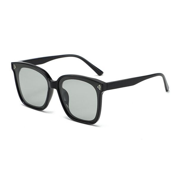 Retro Oormaat Sonbrille | UV400 Beskywing | Duursame TR Raam | Ideaal vir