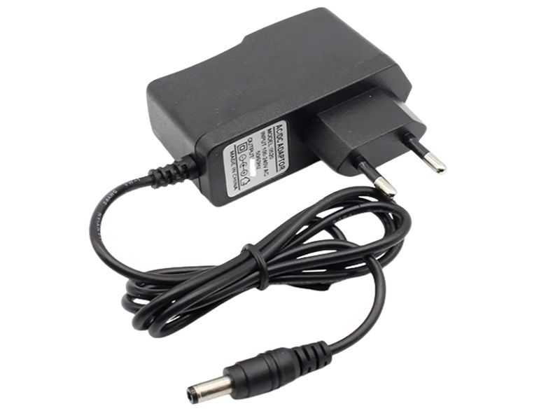 Plug &amp; Play 5V 1A DC Adapter: Compact Design for 3.5x1.35mm Devices