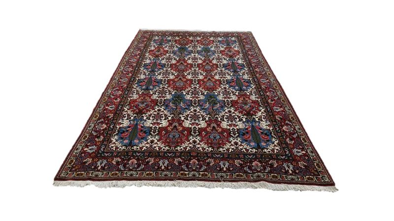 Very Fine Persian Bakhtiari Carpet 320cm x 220cm Hand Knotted