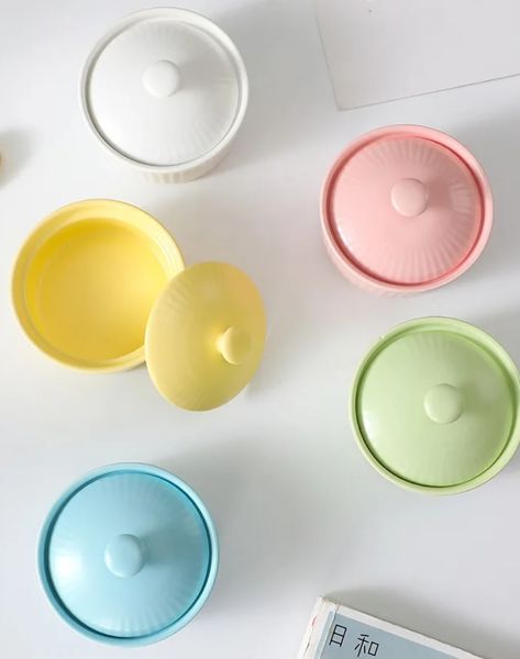 Pack of 5 - Pastel Coloured Porcelain Ramekin Dishes with Lids - 8.4cm