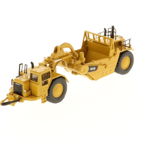 Diecast Masters 1/125 CAT 657G Wheel Tractor Scraper Diecast Model
