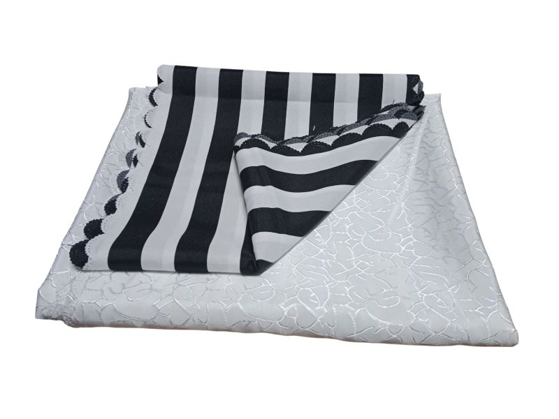1 White tablecloth,1 black and white runner