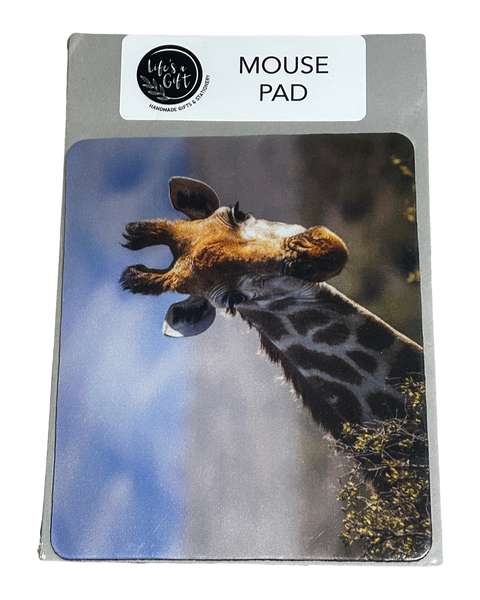 22cm x 18cm Mouse Pad Life's a Gift - Beautiful Posing Giraffe