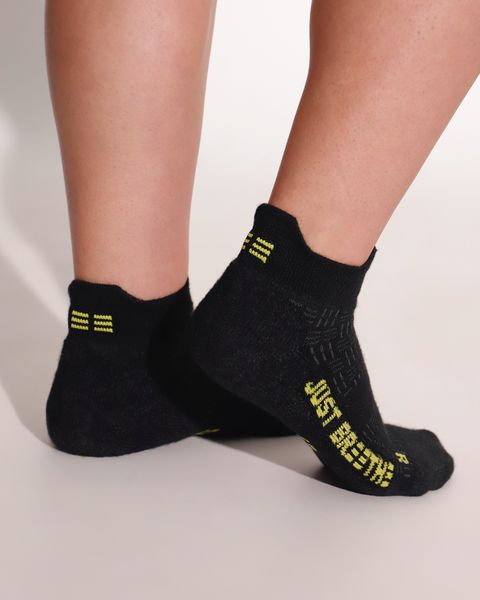 Breeth Cushioned Coolmax Quick-Dry Anti-Blister Seamless Tab Socks Black