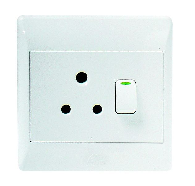 16A Switched socket Outlet 2 x 4 With White Cover Plate x 2