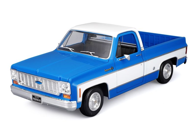 Maisto 1/18 Chevrolet C10 Cheyenne Super 1974 - Blue/White (27.5cm Long)