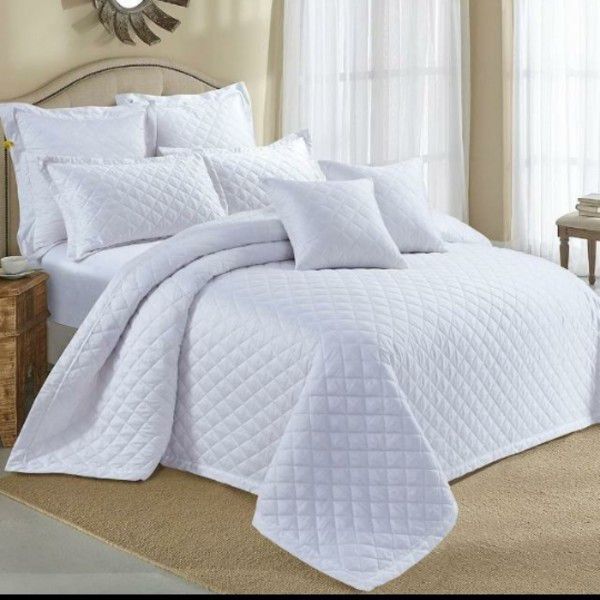 Fashionable 5 Piece of Bedspreads / White