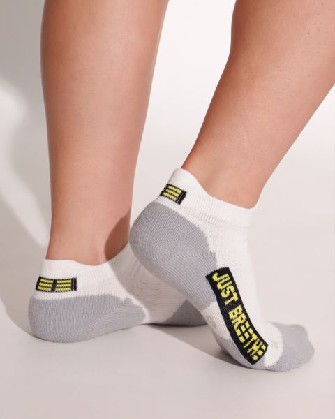 Breeth Cushioned Coolmax Quick-Dry Seamless Performance Ankle Socks White