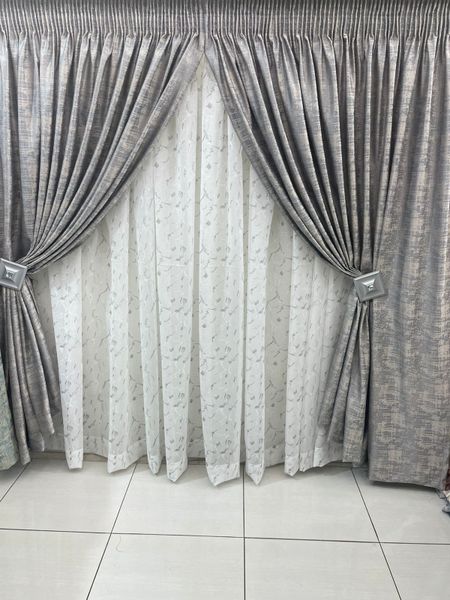 Dream World Readymade Curtain 500cm x 250cm With Matching Tieback &amp; Hooks