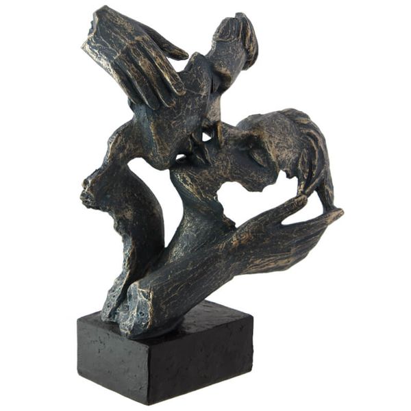 MC - Lover's Kissing Sculpture