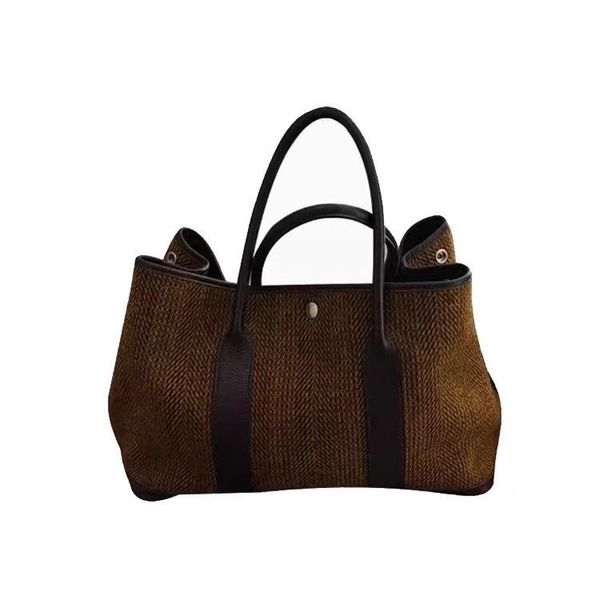 Fashionable and Elegant Women's Single-Shoulder Handbag
