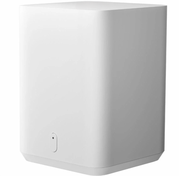 Arctic White Outdoor Camera Hub - Reliable, Weather-Resistant Base Station