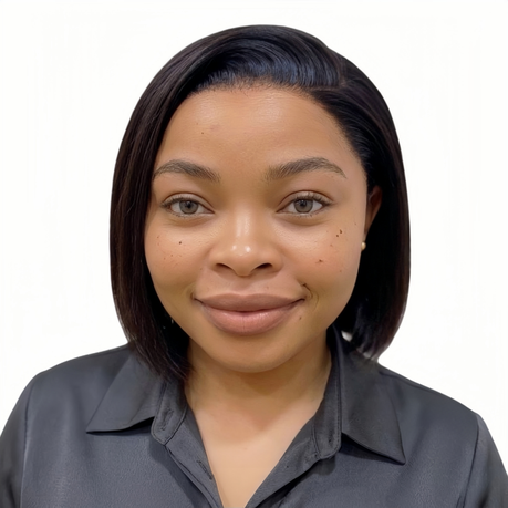 Luvée 10 inch Straight Short Bob Wig - Human Hair with 13x4 Lace Front Image