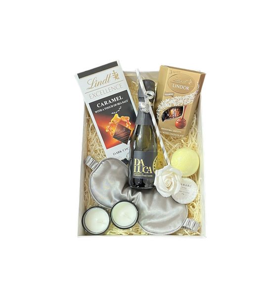 Elegant and Luxurious Pamper Gift Pack