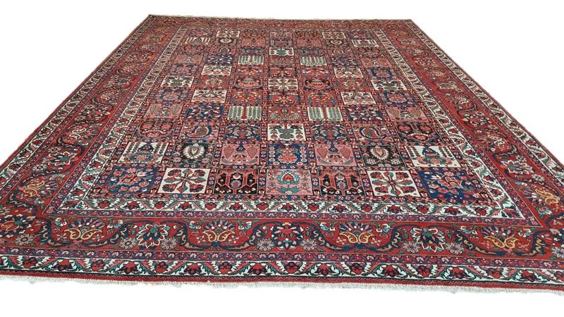 Very Fine Persian Bakhtiari Carpet 410cm x 310cm Hand Knotted