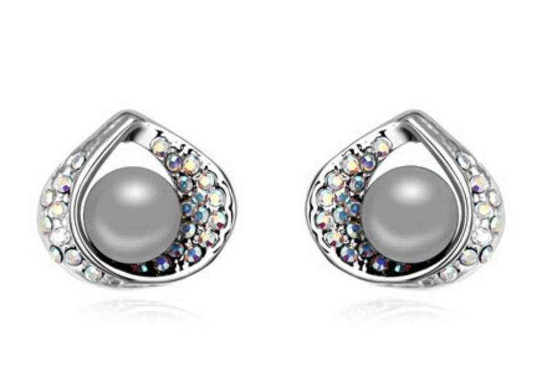 Pearl Inlaid Heart Shape Austrian Crystal Earstuds Earrings