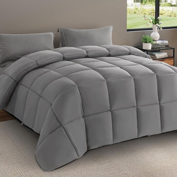 Luxury Down-Alternative Quilt - Soft, Cozy &amp; All-Season Comfort