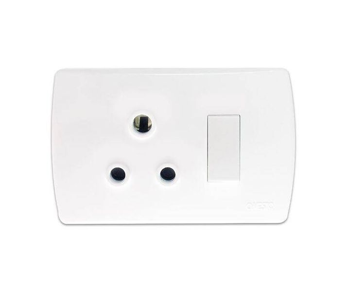 Trinity Single Switched Socket Horizontal 4X2