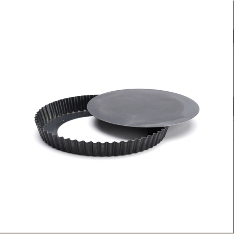 Pie pan outlet with removable bottom