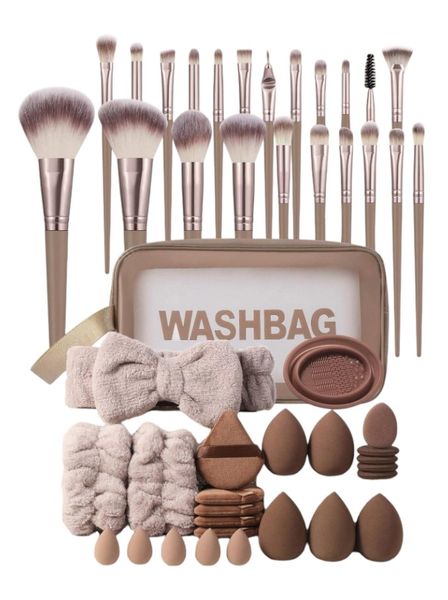 47 Piece Makeup Brush Set With Beauty Blenders &amp; Travel Makeup Bag - Brown