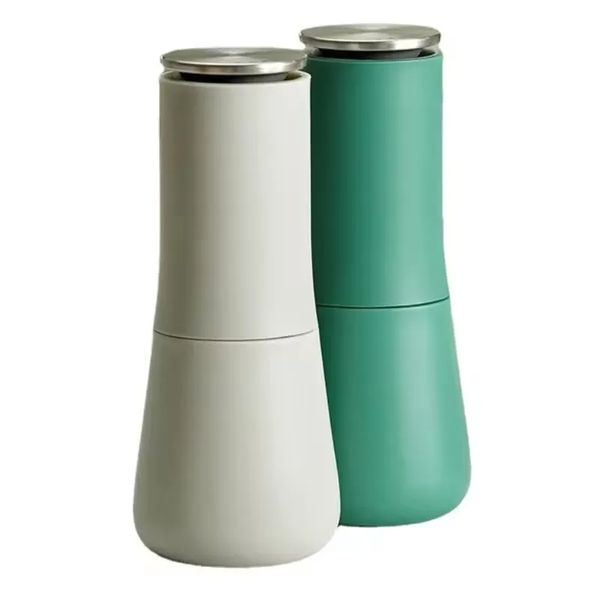 Non-spill Salt and Pepper Shaker