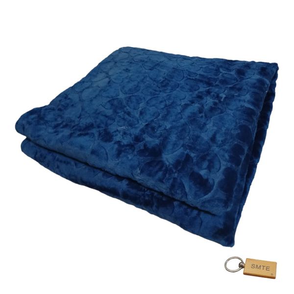 Supreme Comfort Fleece Blanket: Cozy Warmth for Relaxation+Smte Keyring