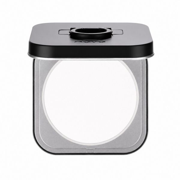 Natural Concealing. Lightweight, Airy Setting Powder Compact