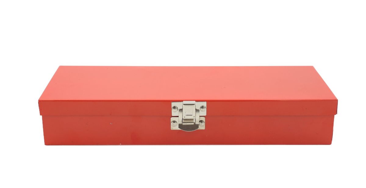 AIYI 12 Piece 1/2-Inch Socket Set In Red Metal Case AY187-007