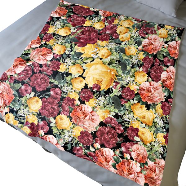 Yellow &amp; Red Flower Pattern Light Weight Fleece Blanket